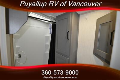 2023 HEARTLAND RV SUNDANCE 241BH TRAVEL TRAILER   - Photo 17 - Vancouver, WA 98682-4901