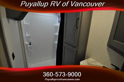 2023 HEARTLAND RV SUNDANCE 241BH TRAVEL TRAILER   - Photo 18 - Vancouver, WA 98682-4901