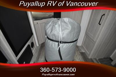 2023 HEARTLAND RV SUNDANCE 241BH TRAVEL TRAILER   - Photo 19 - Vancouver, WA 98682-4901