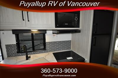 2023 HEARTLAND RV SUNDANCE 241BH TRAVEL TRAILER   - Photo 10 - Vancouver, WA 98682-4901