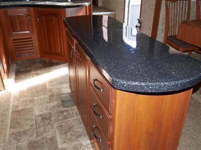 2012 Keystone Cougar 323MKS   - Photo 6 - Puyallup, WA 98373