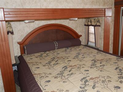 2012 Keystone Cougar 323MKS   - Photo 12 - Puyallup, WA 98373