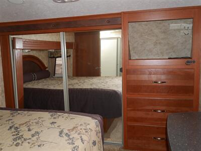2012 Keystone Cougar 323MKS   - Photo 13 - Puyallup, WA 98373
