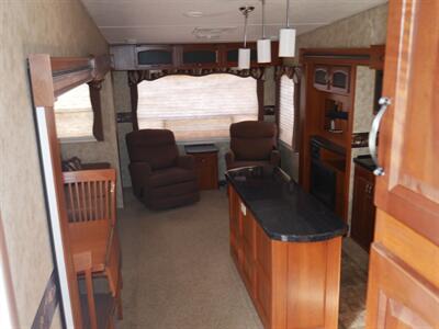 2012 Keystone Cougar 323MKS   - Photo 15 - Puyallup, WA 98373