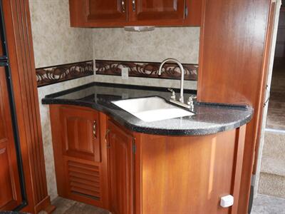 2012 Keystone Cougar 323MKS   - Photo 5 - Puyallup, WA 98373