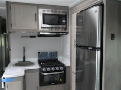 2022 Coachmen Freelander 26DS   - Photo 5 - Puyallup, WA 98373