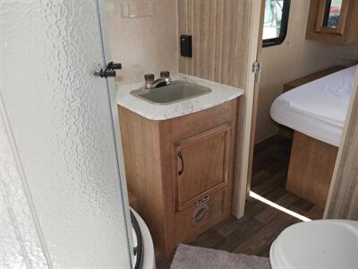 2018 Starcraft Launch Outfitter 24RLS   - Photo 6 - Puyallup, WA 98373