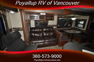 2014 FOREST RIVER TRACER LUXURY ED. ULTRA LITE 2640RLS   - Photo 9 - Vancouver, WA 98682-4901