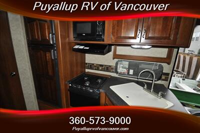 2014 FOREST RIVER TRACER LUXURY ED. ULTRA LITE 2640RLS   - Photo 15 - Vancouver, WA 98682-4901