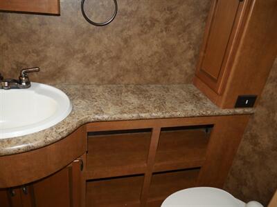 2013 Thor Hurricane 34E   - Photo 8 - Puyallup, WA 98373