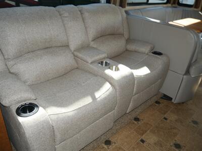 2013 Thor Hurricane 34E   - Photo 15 - Puyallup, WA 98373