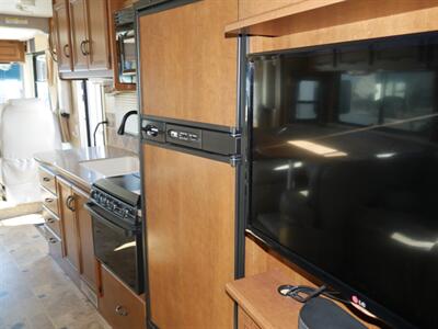 2013 Thor Hurricane 34E   - Photo 6 - Puyallup, WA 98373