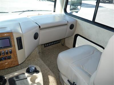 2013 Thor Hurricane 34E   - Photo 18 - Puyallup, WA 98373