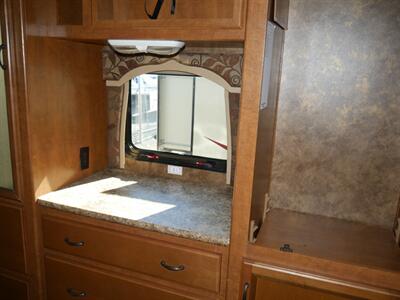 2013 Thor Hurricane 34E   - Photo 13 - Puyallup, WA 98373