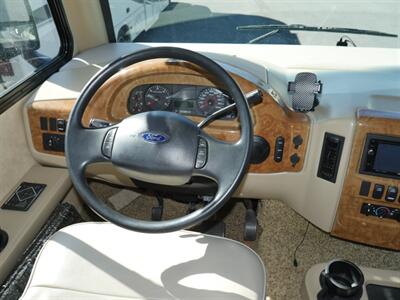 2013 Thor Hurricane 34E   - Photo 17 - Puyallup, WA 98373