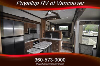 2017 KEYSTONE RV MONTANT 3730FL   - Photo 7 - Vancouver, WA 98682-4901