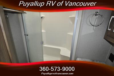 2017 KEYSTONE RV MONTANT 3730FL   - Photo 25 - Vancouver, WA 98682-4901