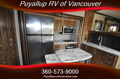 2017 KEYSTONE RV MONTANT 3730FL   - Photo 16 - Vancouver, WA 98682-4901