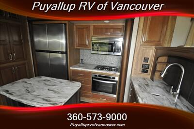 2017 KEYSTONE RV MONTANT 3730FL   - Photo 17 - Vancouver, WA 98682-4901