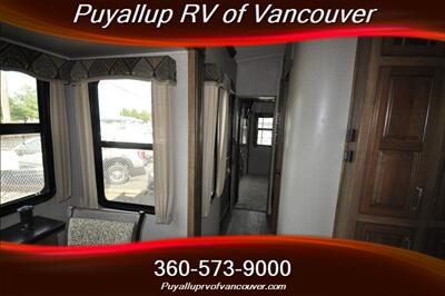 2017 KEYSTONE RV MONTANT 3730FL   - Photo 19 - Vancouver, WA 98682-4901