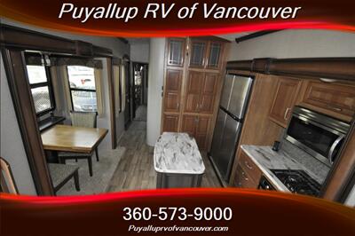 2017 KEYSTONE RV MONTANT 3730FL   - Photo 13 - Vancouver, WA 98682-4901