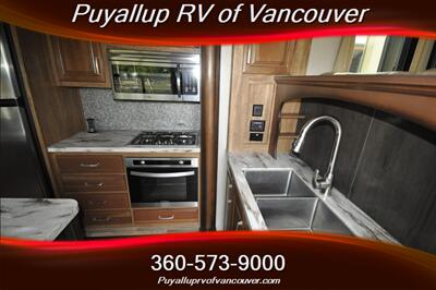 2017 KEYSTONE RV MONTANT 3730FL   - Photo 18 - Vancouver, WA 98682-4901