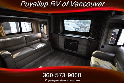 2017 KEYSTONE RV MONTANT 3730FL   - Photo 10 - Vancouver, WA 98682-4901