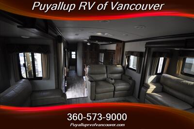 2017 KEYSTONE RV MONTANT 3730FL   - Photo 11 - Vancouver, WA 98682-4901