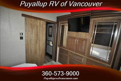2017 KEYSTONE RV MONTANT 3730FL   - Photo 23 - Vancouver, WA 98682-4901