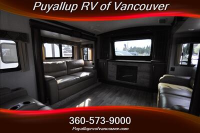 2017 KEYSTONE RV MONTANT 3730FL   - Photo 9 - Vancouver, WA 98682-4901