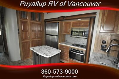 2017 KEYSTONE RV MONTANT 3730FL   - Photo 14 - Vancouver, WA 98682-4901