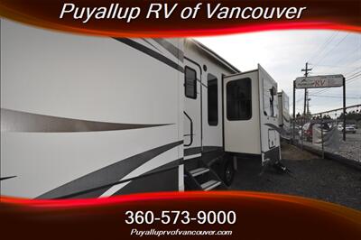 2017 KEYSTONE RV MONTANT 3730FL   - Photo 4 - Vancouver, WA 98682-4901