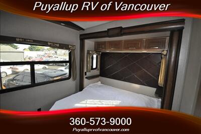 2017 KEYSTONE RV MONTANT 3730FL   - Photo 21 - Vancouver, WA 98682-4901