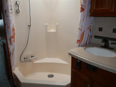 2007 Tiffin Allegro Bus 40QSP   - Photo 10 - Puyallup, WA 98373