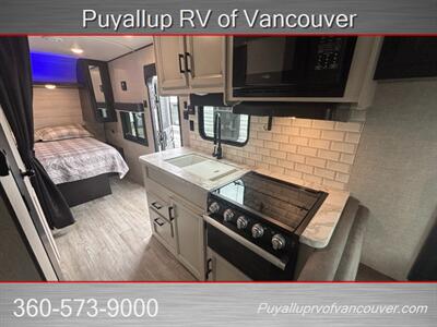 2022 JAYCO JAY FLIGHT M-212QBW   - Photo 11 - Vancouver, WA 98682-4901