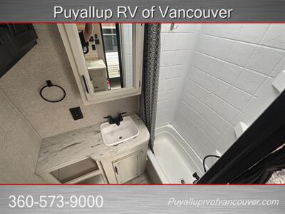 2022 JAYCO JAY FLIGHT M-212QBW   - Photo 19 - Vancouver, WA 98682-4901