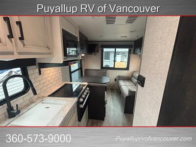 2022 JAYCO JAY FLIGHT M-212QBW   - Photo 13 - Vancouver, WA 98682-4901