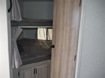 2021 Winnebago Voyage 3033BH   - Photo 10 - Puyallup, WA 98373