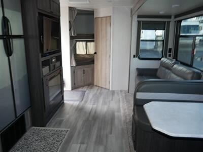2021 Winnebago Voyage 3033BH   - Photo 13 - Puyallup, WA 98373