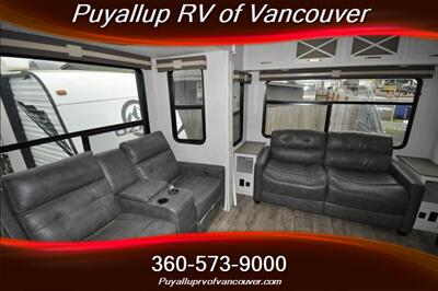 2022 KEYSTONE RV ASTORIA PLATINUM 3173R2P   - Photo 11 - Vancouver, WA 98682-4901