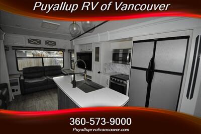 2022 KEYSTONE RV ASTORIA PLATINUM 3173R2P   - Photo 7 - Vancouver, WA 98682-4901