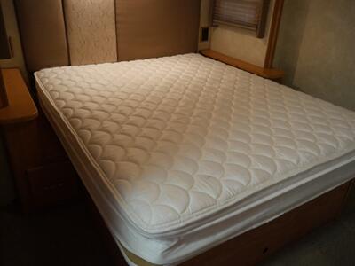 2008 Winnebago Voyage 32H   - Photo 7 - Puyallup, WA 98373