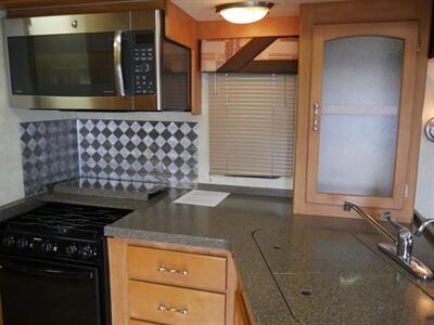 2008 Winnebago Voyage 32H   - Photo 5 - Puyallup, WA 98373