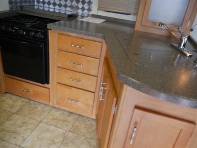 2008 Winnebago Voyage 32H   - Photo 4 - Puyallup, WA 98373
