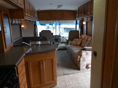 2008 Winnebago Voyage 32H   - Photo 10 - Puyallup, WA 98373