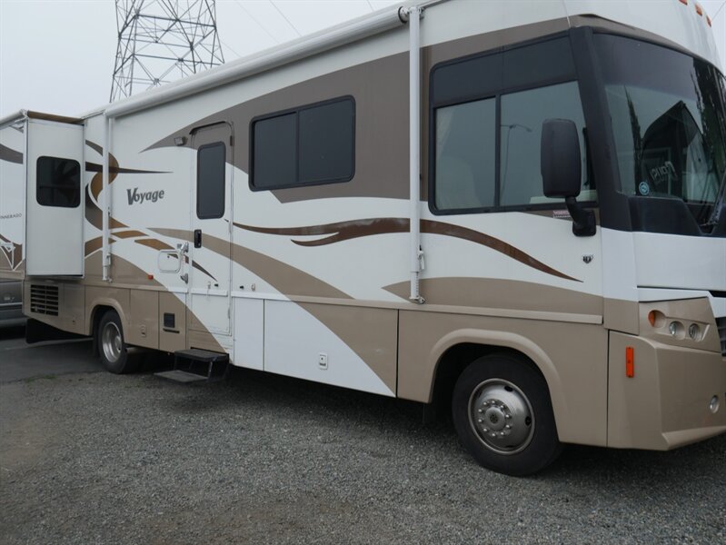 2008 Winnebago Voyage 32H  