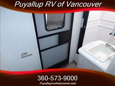 2022 CRUISER RV SHADOW CRUISER 325BHS   - Photo 16 - Vancouver, WA 98682-4901