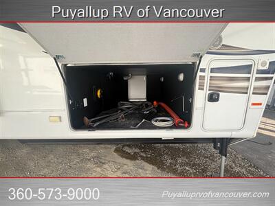 2013 HEARTLAND BIGHORN 3010RE   - Photo 7 - Vancouver, WA 98682-4901
