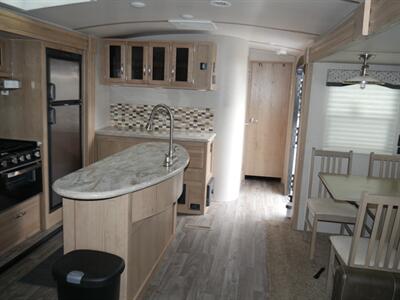 2019 Winnebago Minnie Plus 30RLSS - Photo 15 - Puyallup, WA 98373