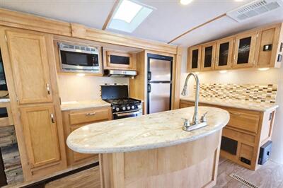 2019 Winnebago Minnie Plus 30RLSS - Photo 4 - Puyallup, WA 98373